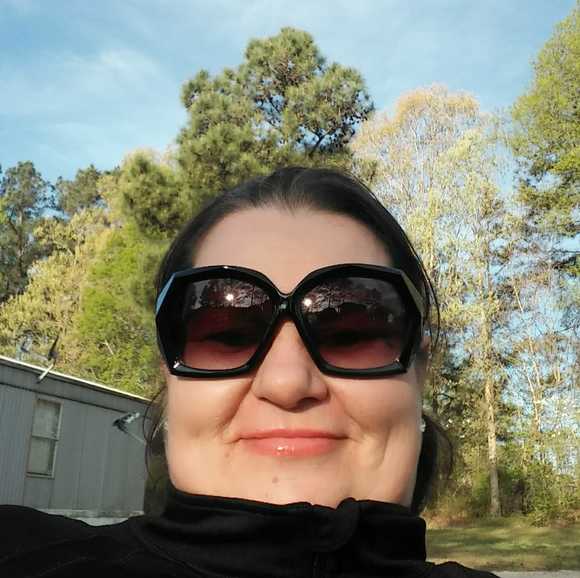 Meet your Posher, Sandra - Picture 1 of 1